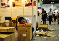 上海展会真实利弊：废纸箱里的情报金矿与透支身心的隐形代价